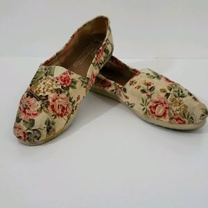 Toms Shabby Chic Floral W 5.5